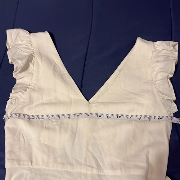White linen dress with pockets and attached belt - Picture 7 of 10